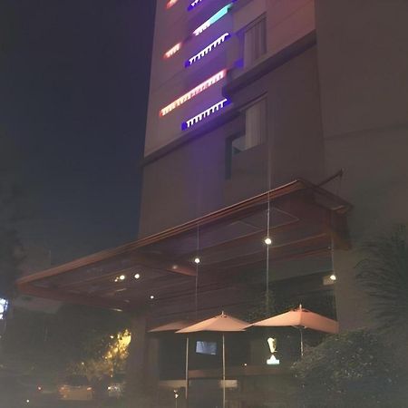 G Suites Hotel By Amithya Surabaya Eksteriør billede