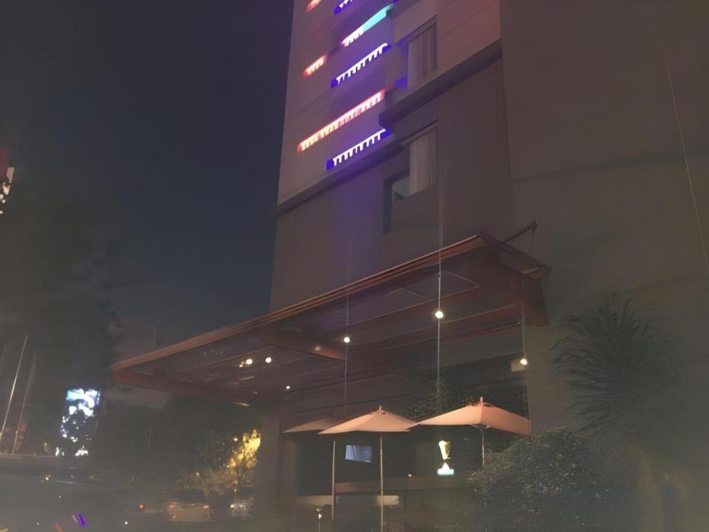 G Suites Hotel By Amithya Surabaya Eksteriør billede