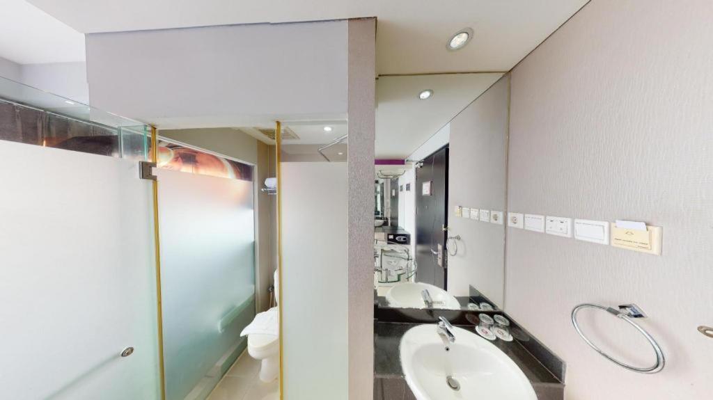 G Suites Hotel By Amithya Surabaya Eksteriør billede
