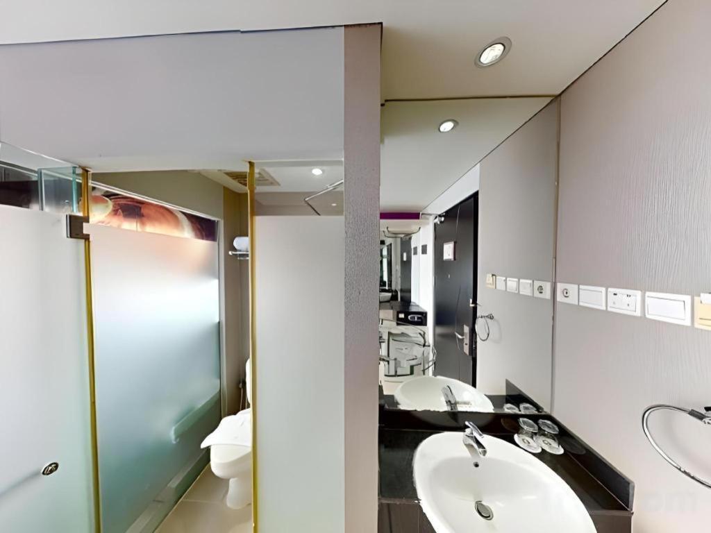 G Suites Hotel By Amithya Surabaya Eksteriør billede